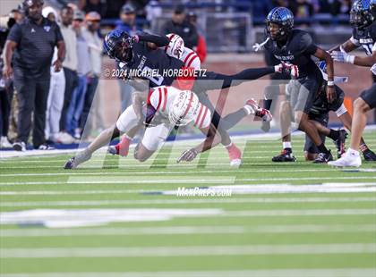 Thumbnail 1 in Duncanville vs. North Crowley (UIL 6A D1 Football Semi Finals) photogallery.