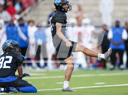 Thumbnail 1 in Duncanville vs. North Crowley (UIL 6A D1 Football Semi Finals) photogallery.