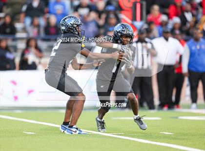 Thumbnail 2 in Duncanville vs. North Crowley (UIL 6A D1 Football Semi Finals) photogallery.