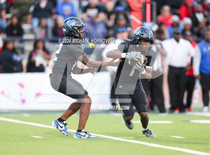 Thumbnail 3 in Duncanville vs. North Crowley (UIL 6A D1 Football Semi Finals) photogallery.