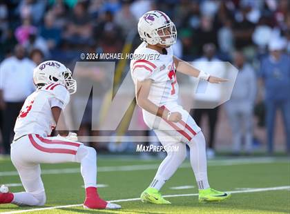 Thumbnail 2 in Duncanville vs. North Crowley (UIL 6A D1 Football Semi Finals) photogallery.