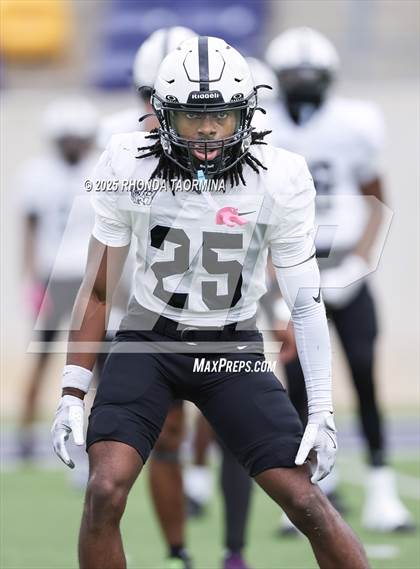 Thumbnail 1 in Randle vs. Bastrop (UIL 5A D2 Football Region 3 Regional) photogallery.