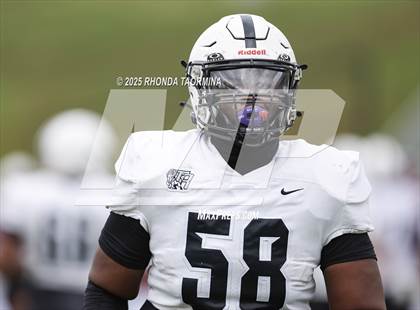 Thumbnail 2 in Randle vs. Bastrop (UIL 5A D2 Football Region 3 Regional) photogallery.