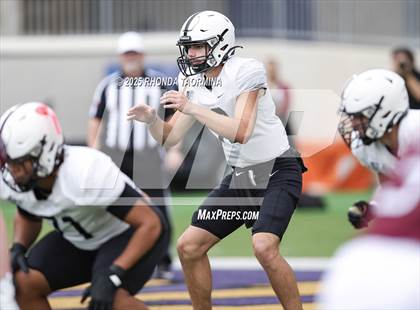 Thumbnail 3 in Randle vs. Bastrop (UIL 5A D2 Football Region 3 Regional) photogallery.