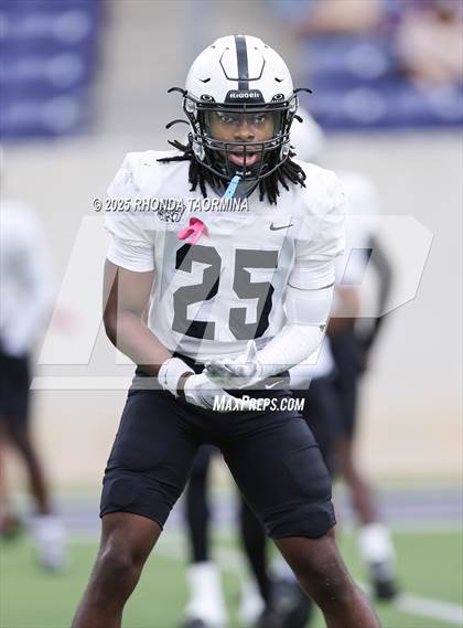 Thumbnail 3 in Randle vs. Bastrop (UIL 5A D2 Football Region 3 Regional) photogallery.