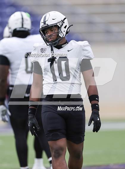 Thumbnail 2 in Randle vs. Bastrop (UIL 5A D2 Football Region 3 Regional) photogallery.