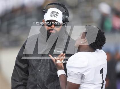 Thumbnail 3 in Randle vs. Bastrop (UIL 5A D2 Football Region 3 Regional) photogallery.