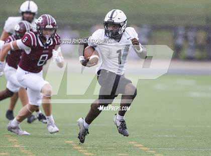 Thumbnail 3 in Randle vs. Bastrop (UIL 5A D2 Football Region 3 Regional) photogallery.