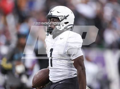 Thumbnail 3 in Randle vs. Bastrop (UIL 5A D2 Football Region 3 Regional) photogallery.