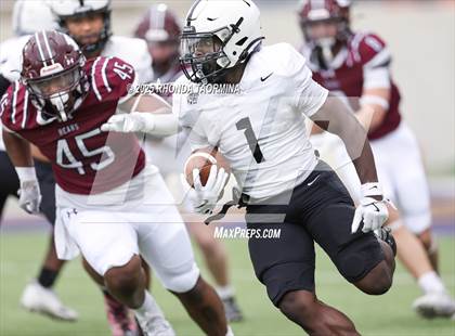 Thumbnail 2 in Randle vs. Bastrop (UIL 5A D2 Football Region 3 Regional) photogallery.
