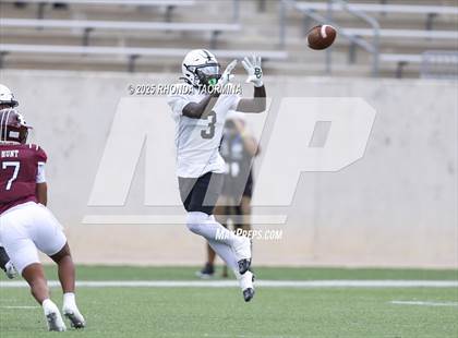 Thumbnail 1 in Randle vs. Bastrop (UIL 5A D2 Football Region 3 Regional) photogallery.