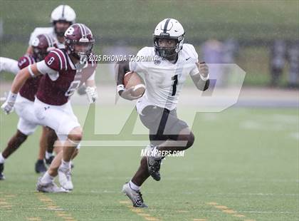 Thumbnail 2 in Randle vs. Bastrop (UIL 5A D2 Football Region 3 Regional) photogallery.