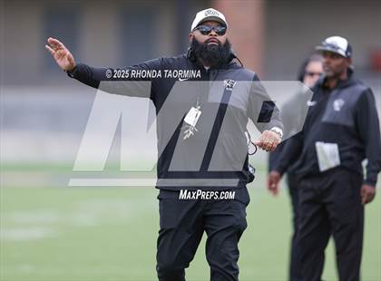 Thumbnail 2 in Randle vs. Bastrop (UIL 5A D2 Football Region 3 Regional) photogallery.