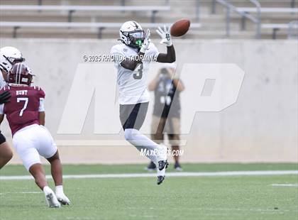 Thumbnail 2 in Randle vs. Bastrop (UIL 5A D2 Football Region 3 Regional) photogallery.
