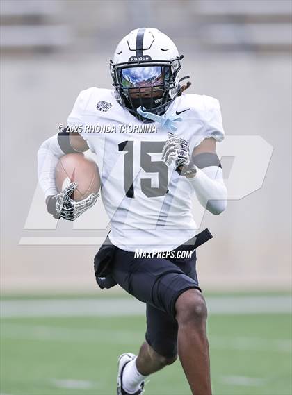 Thumbnail 1 in Randle vs. Bastrop (UIL 5A D2 Football Region 3 Regional) photogallery.