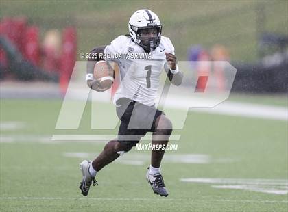 Thumbnail 2 in Randle vs. Bastrop (UIL 5A D2 Football Region 3 Regional) photogallery.