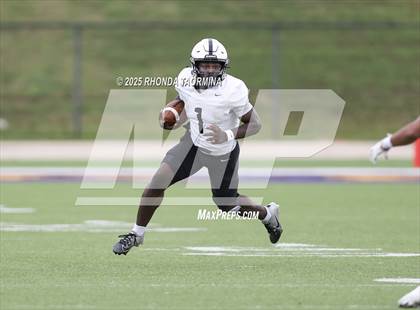 Thumbnail 2 in Randle vs. Bastrop (UIL 5A D2 Football Region 3 Regional) photogallery.