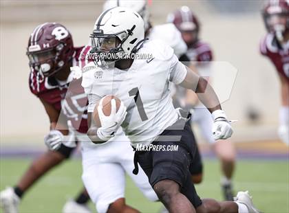 Thumbnail 3 in Randle vs. Bastrop (UIL 5A D2 Football Region 3 Regional) photogallery.