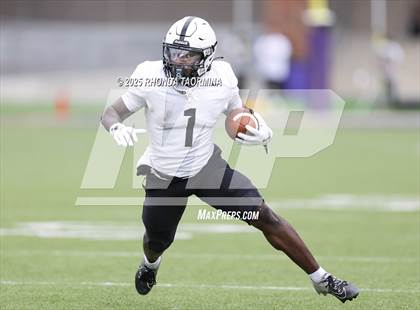 Thumbnail 3 in Randle vs. Bastrop (UIL 5A D2 Football Region 3 Regional) photogallery.