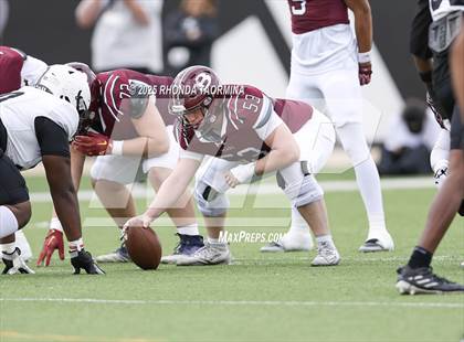 Thumbnail 2 in Randle vs. Bastrop (UIL 5A D2 Football Region 3 Regional) photogallery.