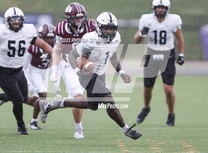 Thumbnail 3 in Randle vs. Bastrop (UIL 5A D2 Football Region 3 Regional) photogallery.