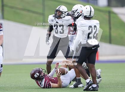 Thumbnail 3 in Randle vs. Bastrop (UIL 5A D2 Football Region 3 Regional) photogallery.
