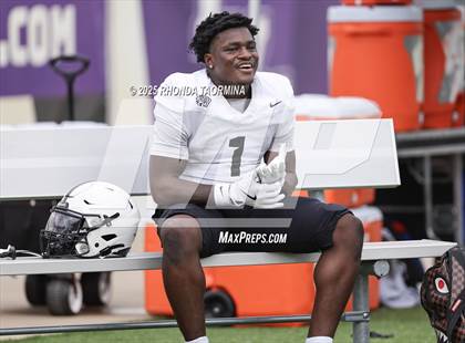 Thumbnail 2 in Randle vs. Bastrop (UIL 5A D2 Football Region 3 Regional) photogallery.