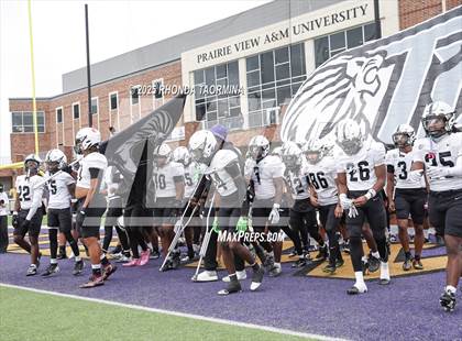 Thumbnail 1 in Randle vs. Bastrop (UIL 5A D2 Football Region 3 Regional) photogallery.