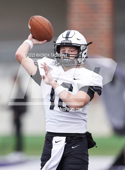 Thumbnail 2 in Randle vs. Bastrop (UIL 5A D2 Football Region 3 Regional) photogallery.