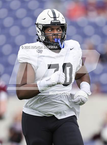 Thumbnail 3 in Randle vs. Bastrop (UIL 5A D2 Football Region 3 Regional) photogallery.