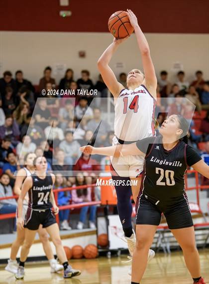 Thumbnail 2 in Hico vs Lingleville (Hico Tournament) photogallery.