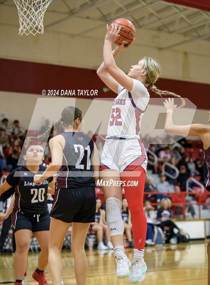 Thumbnail 3 in Hico vs Lingleville (Hico Tournament) photogallery.