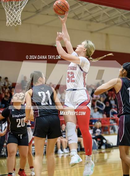 Thumbnail 1 in Hico vs Lingleville (Hico Tournament) photogallery.