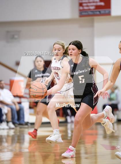 Thumbnail 3 in Hico vs Lingleville (Hico Tournament) photogallery.