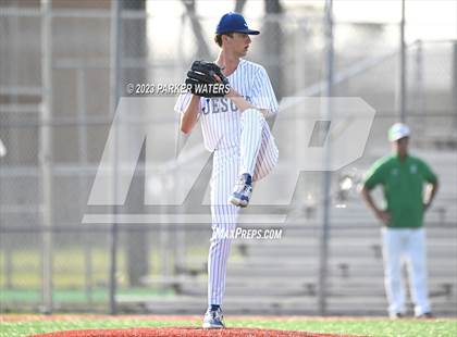 Thumbnail 3 in Newman vs Jesuit (WGNO Classic) photogallery.