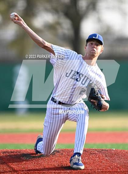 Thumbnail 2 in Newman vs Jesuit (WGNO Classic) photogallery.
