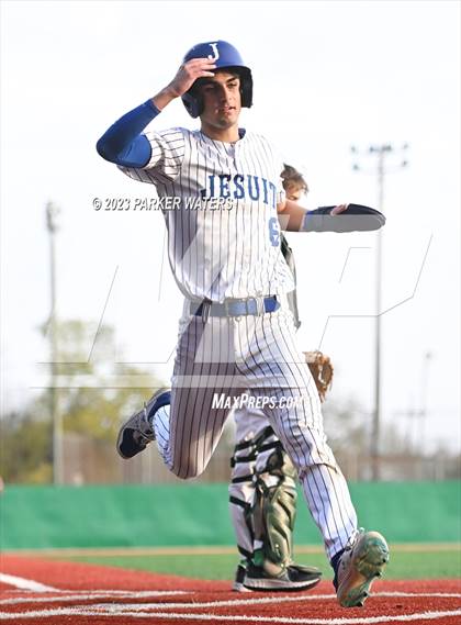 Thumbnail 3 in Newman vs Jesuit (WGNO Classic) photogallery.