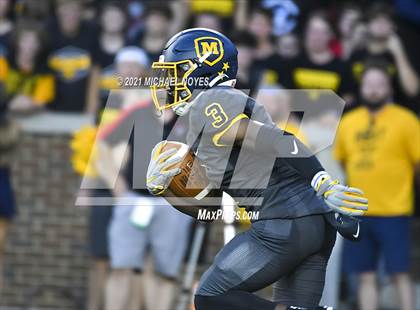 Thumbnail 2 in St. Xavier vs. Archbishop Moeller @ Nippert Stadium photogallery.