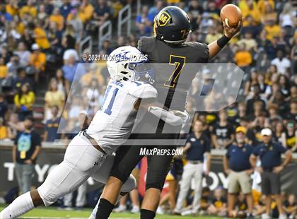 Thumbnail 2 in St. Xavier vs. Archbishop Moeller @ Nippert Stadium photogallery.