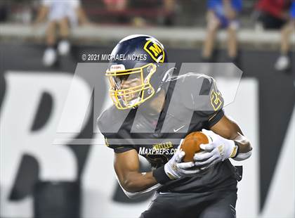 Thumbnail 2 in St. Xavier vs. Archbishop Moeller @ Nippert Stadium photogallery.