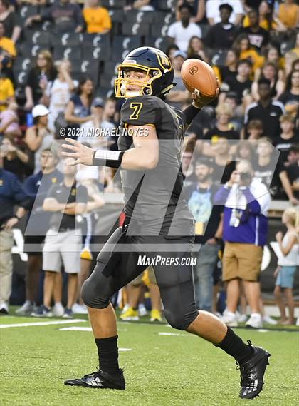 Thumbnail 1 in St. Xavier vs. Archbishop Moeller @ Nippert Stadium photogallery.