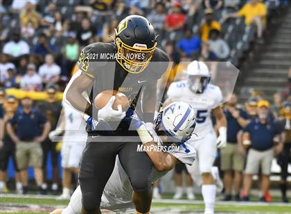 Thumbnail 2 in St. Xavier vs. Archbishop Moeller @ Nippert Stadium photogallery.