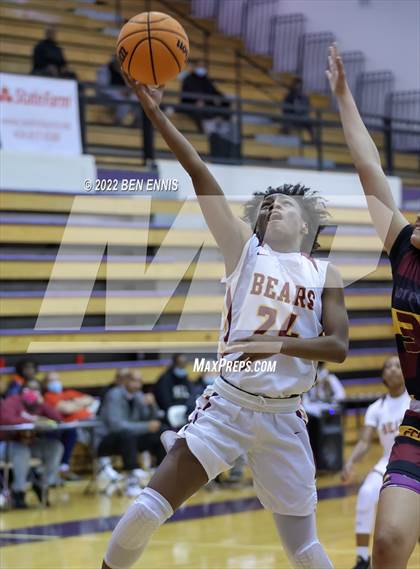 Thumbnail 1 in Holy Innocents Episcopal vs Forest Park (J-4 MLK Holiday Classic) photogallery.