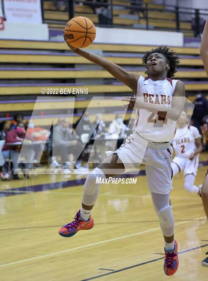 Thumbnail 3 in Holy Innocents Episcopal vs Forest Park (J-4 MLK Holiday Classic) photogallery.