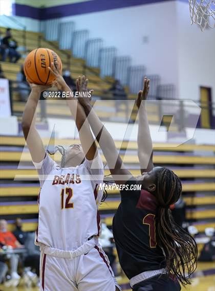 Thumbnail 3 in Holy Innocents Episcopal vs Forest Park (J-4 MLK Holiday Classic) photogallery.