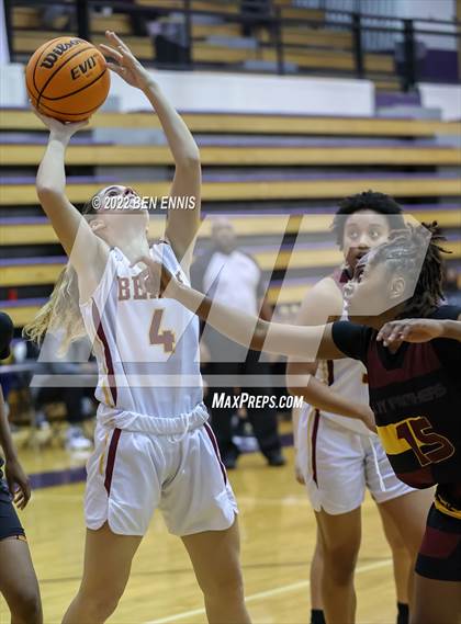 Thumbnail 1 in Holy Innocents Episcopal vs Forest Park (J-4 MLK Holiday Classic) photogallery.
