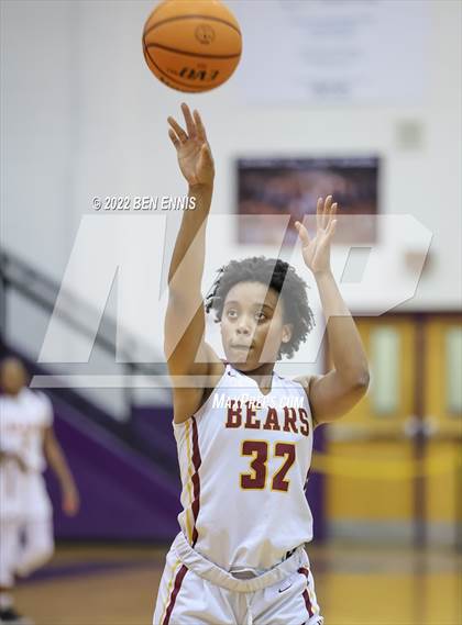 Thumbnail 2 in Holy Innocents Episcopal vs Forest Park (J-4 MLK Holiday Classic) photogallery.