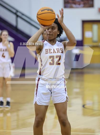 Thumbnail 2 in Holy Innocents Episcopal vs Forest Park (J-4 MLK Holiday Classic) photogallery.