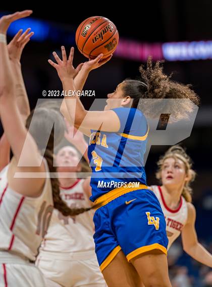 Thumbnail 2 in Glen Rose vs La Vega (UIL 4A Basketball Semifinal) photogallery.