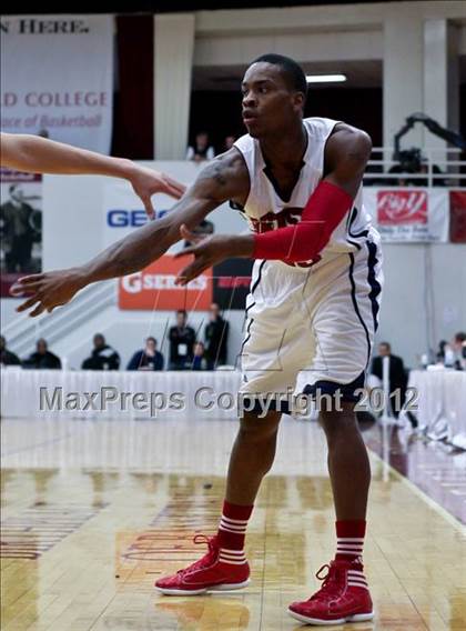 Thumbnail 3 in Brewster Academy vs. Tilton School (Spalding Hoophall Classic) photogallery.